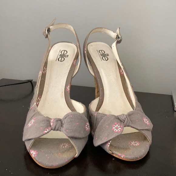 Elile Size 38 peep toe pumps - Picture 2 of 2